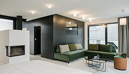 Black & White Suite